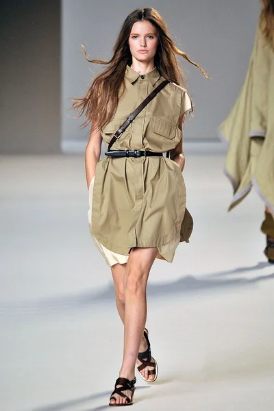 Look 15